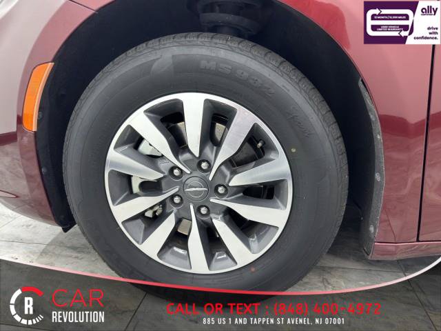 Used 2021 Chrysler Pacifica Touring-L FWD image 15