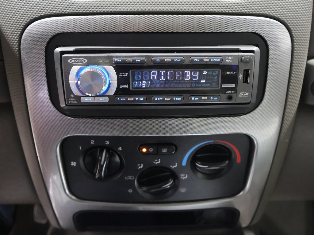 Used 2007 Jeep Liberty Sport AWD/4WD image 23