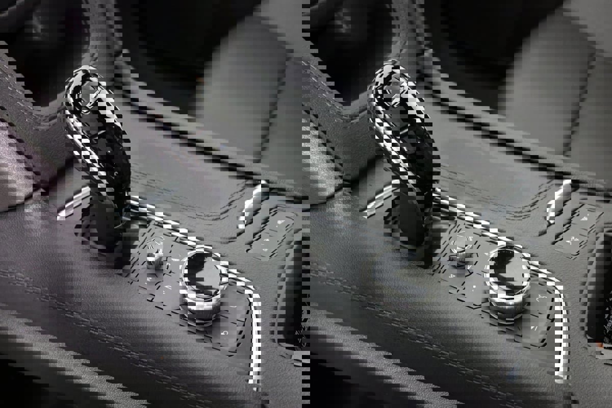 Used 2025 Cadillac XT6 Premium Luxury image 6