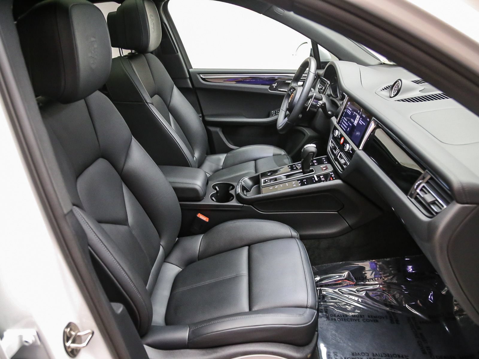 Certified 2025 Porsche Macan Turbo AWD/4WD image 20