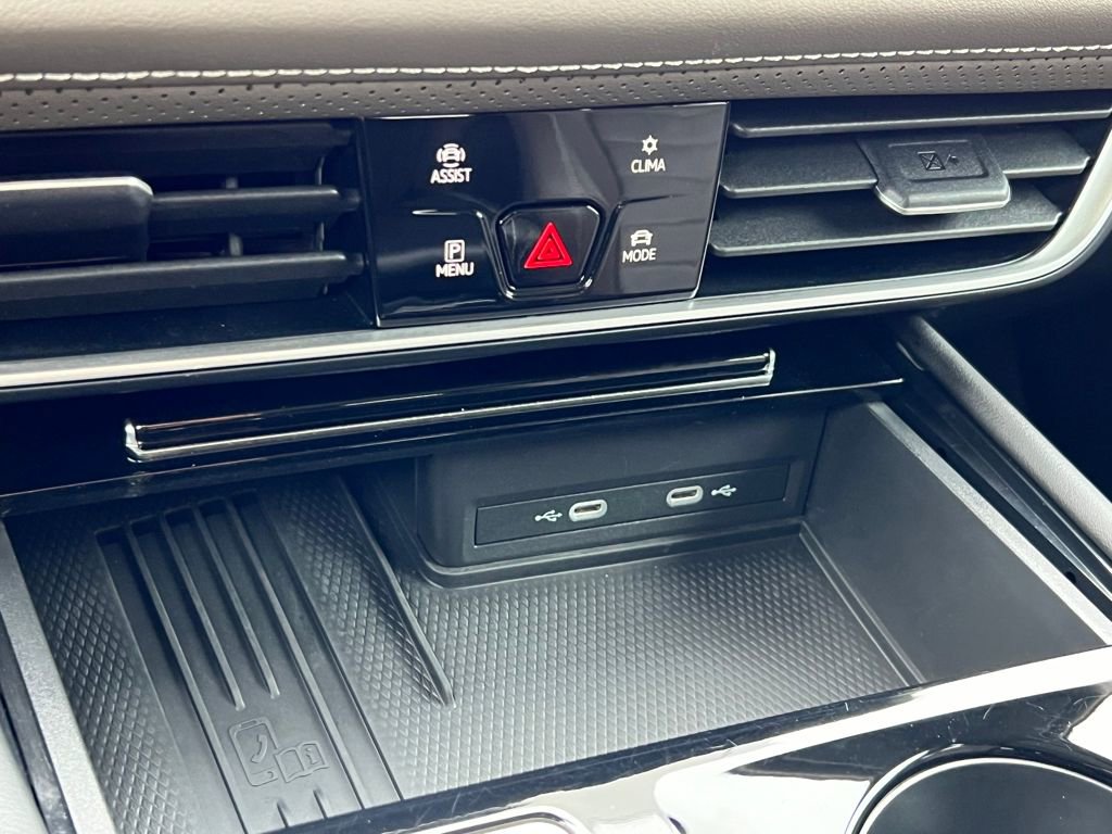 Used 2025 Volkswagen Atlas SEL image 31