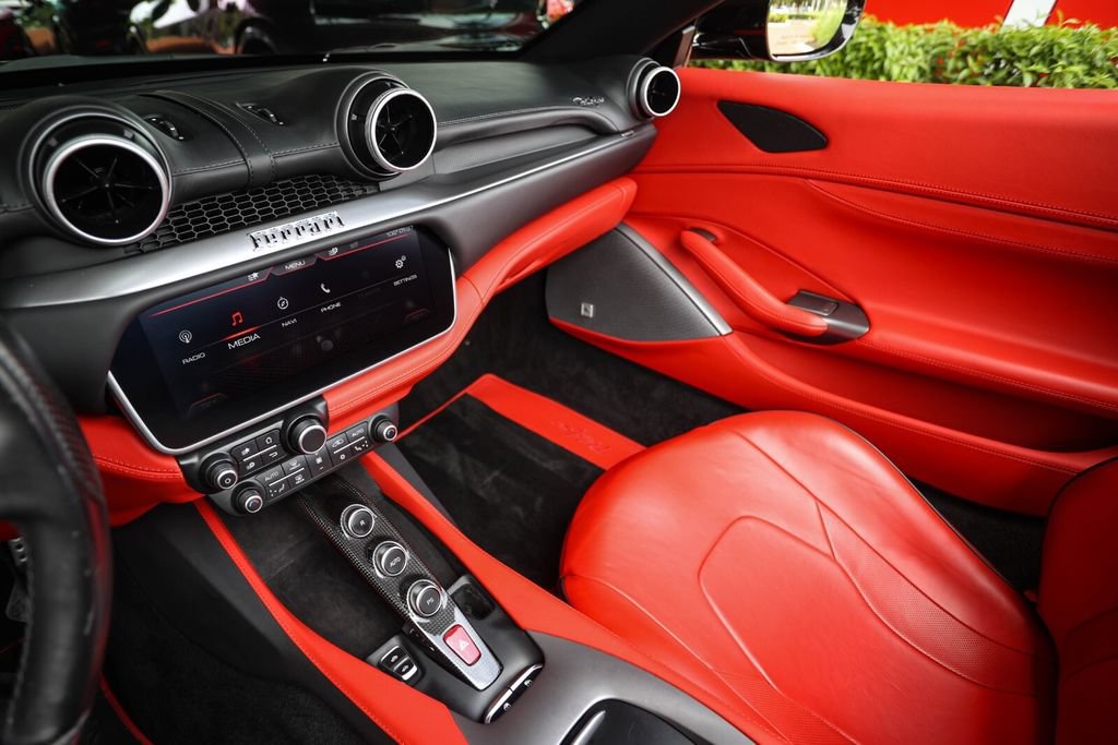 Certified 2019 Ferrari Portofino RWD image 31