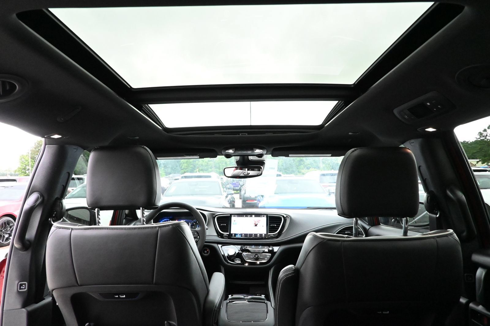 New 2027 Chrysler Pacifica Limited AWD/4WD image 32