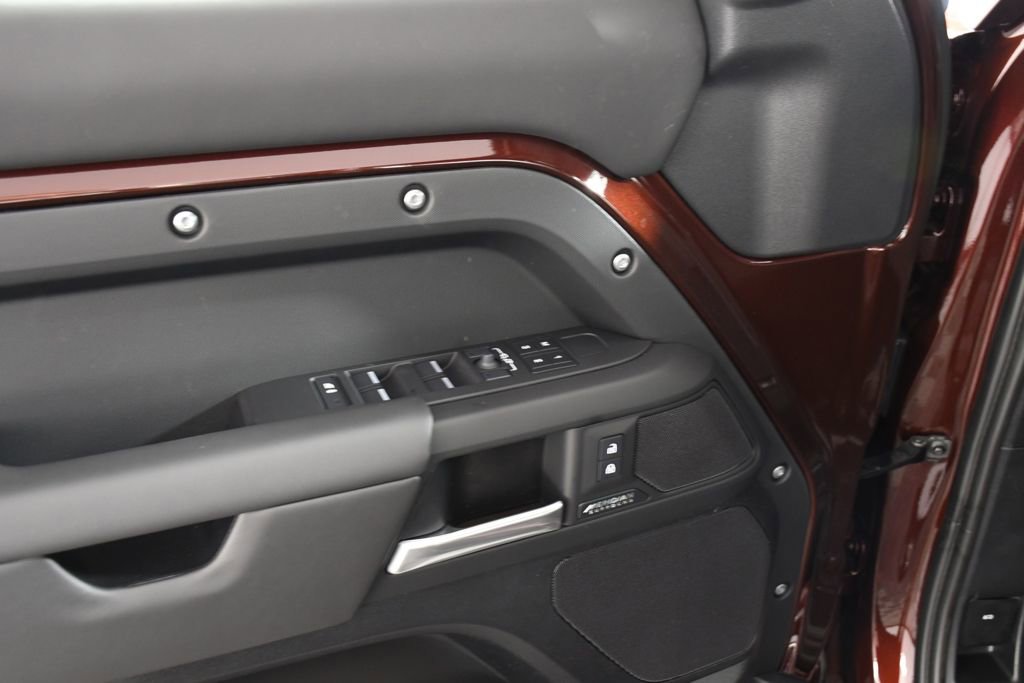 New 2026 Land Rover Defender 130 X-Dynamic SE AWD/4WD image 2