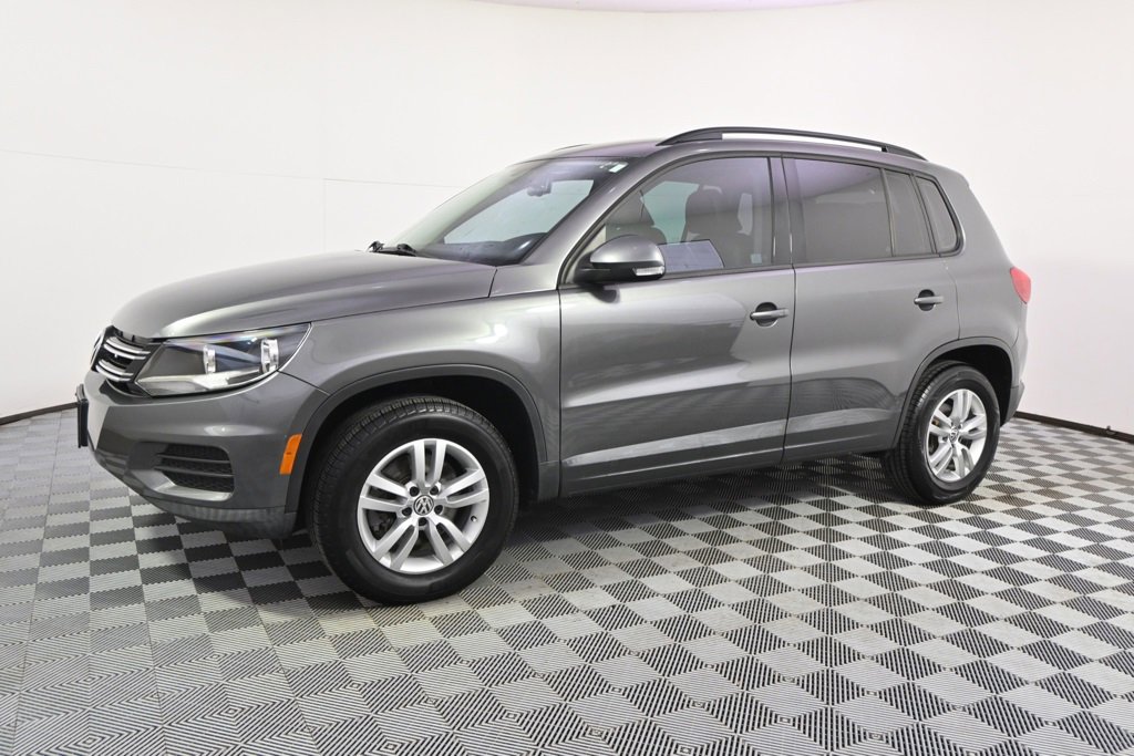 Used 2016 Volkswagen Tiguan S image 2