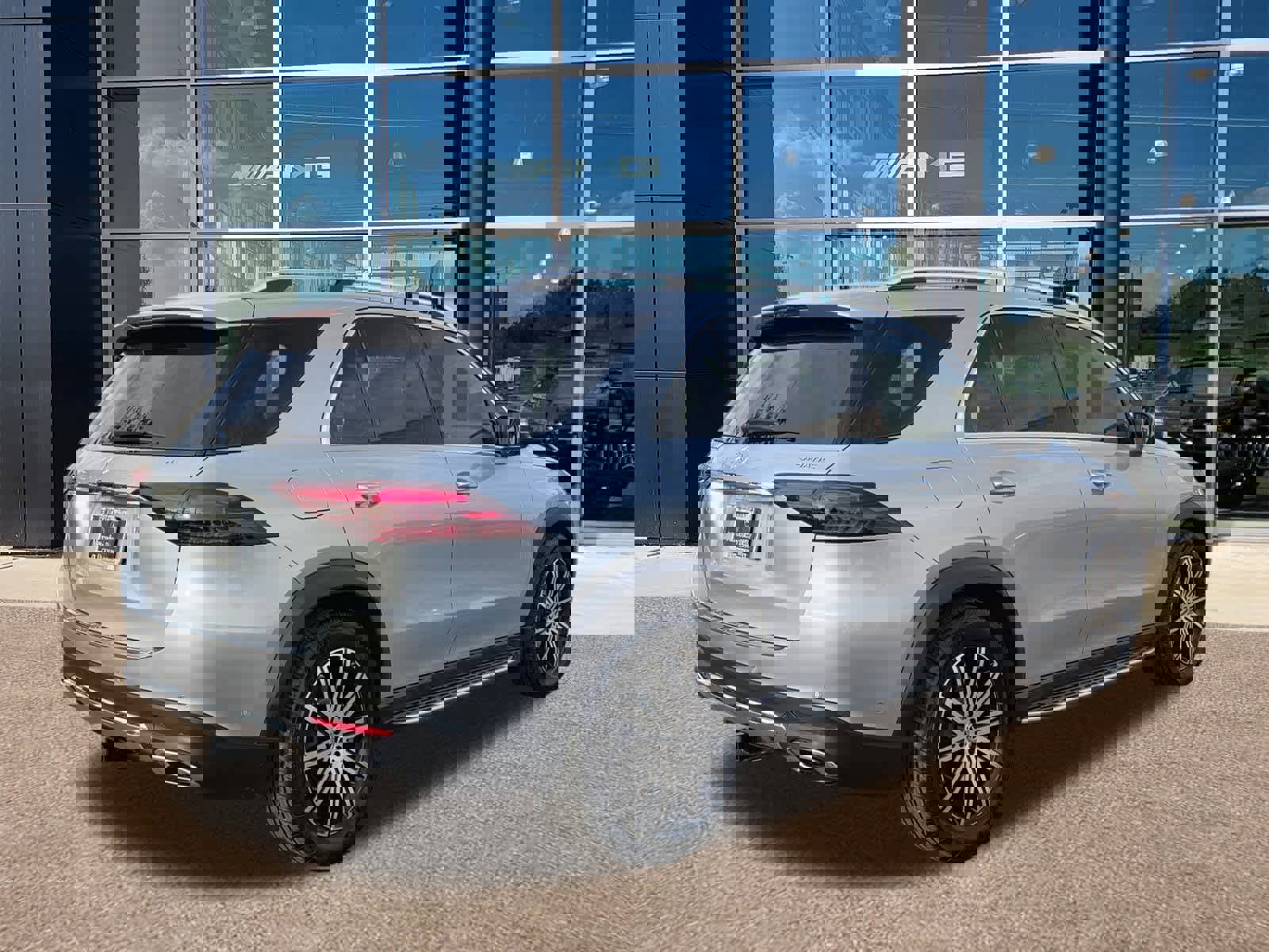 Used 2025 Mercedes-Benz GLE 350 4MATIC image 5