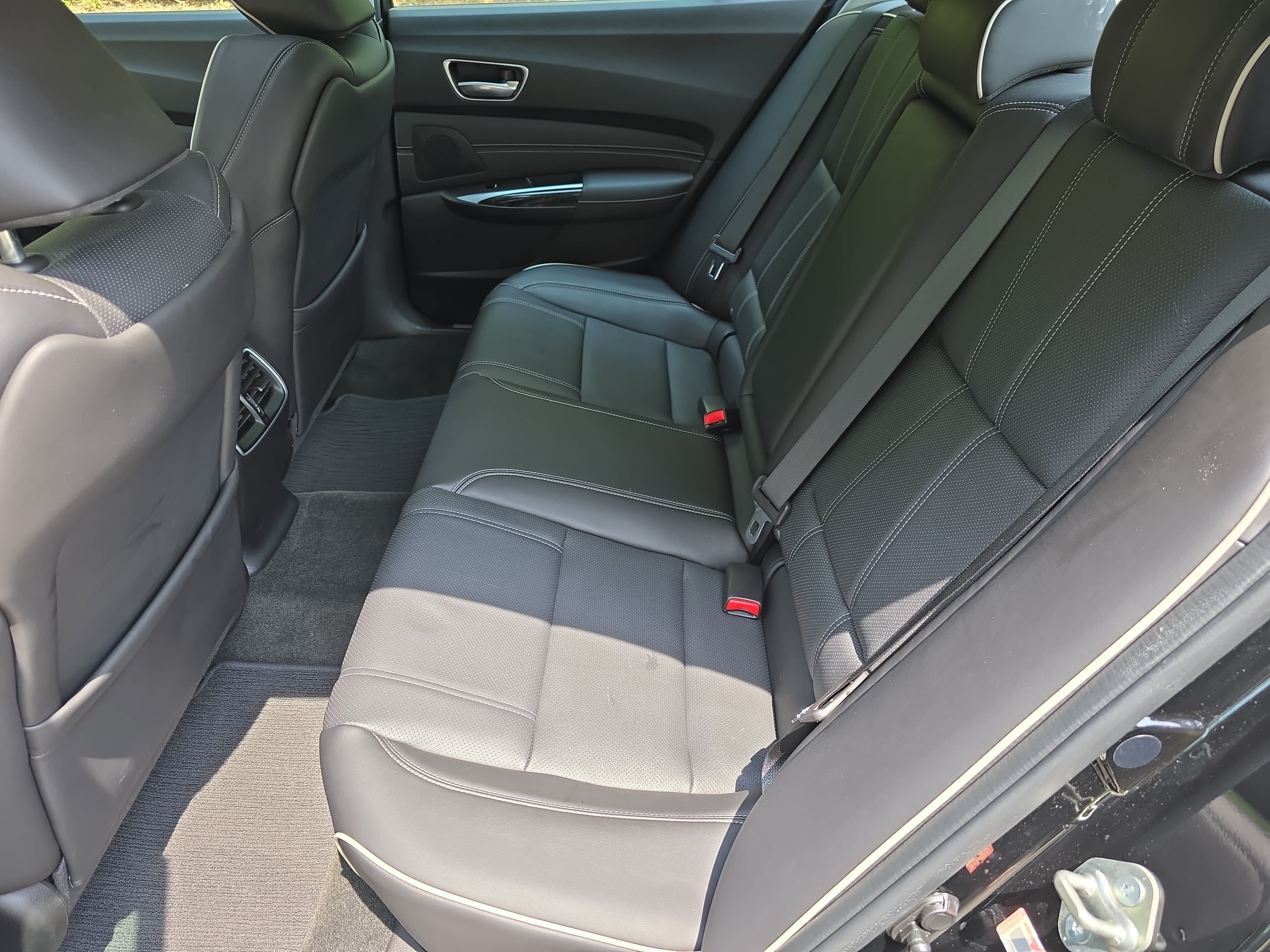 Used 2018 Acura TLX w/ Technology Package FWD image 15