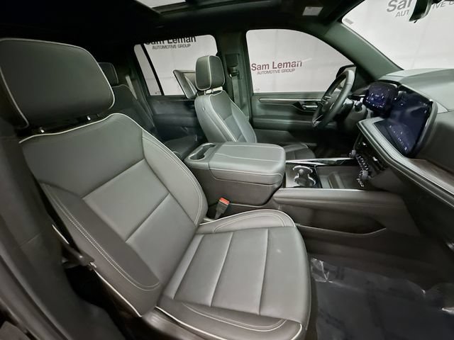 Used 2025 Chevrolet Suburban Premier AWD/4WD image 33