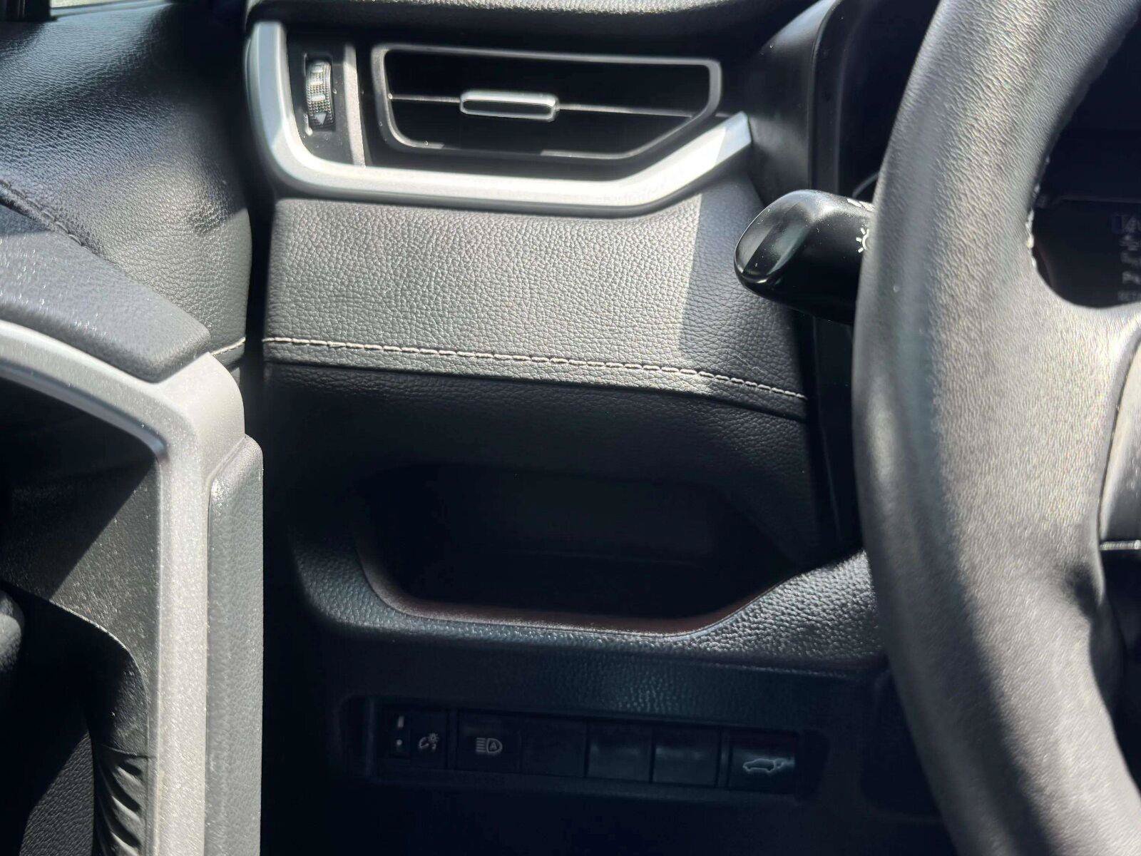 Used 2022 Toyota RAV4 Limited FWD image 25