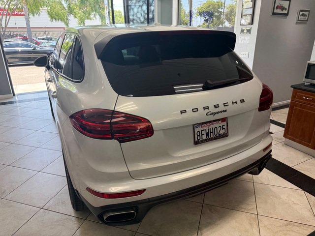 Used 2017 Porsche Cayenne AWD/4WD image 6