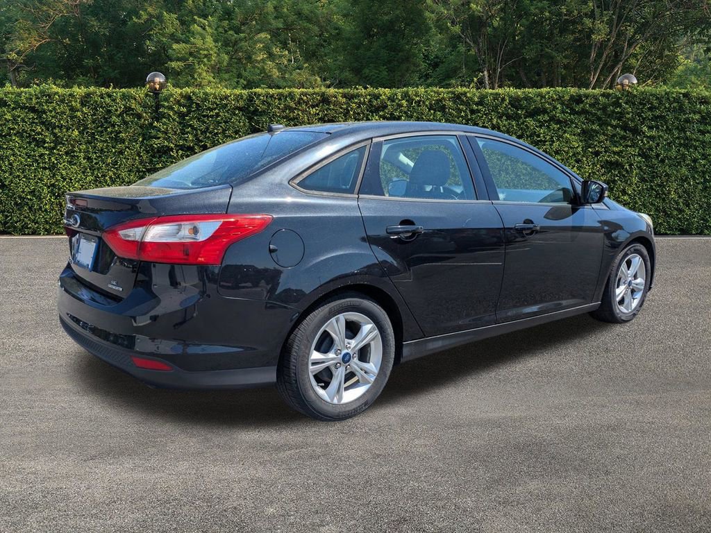 Used 2014 Ford Focus SE w/ SE Winter Package image 4