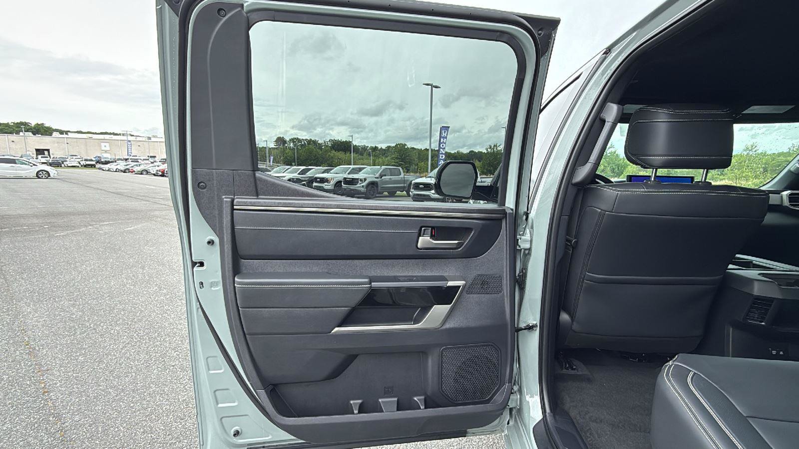 Used 2026 Toyota Tundra Limited AWD/4WD image 22