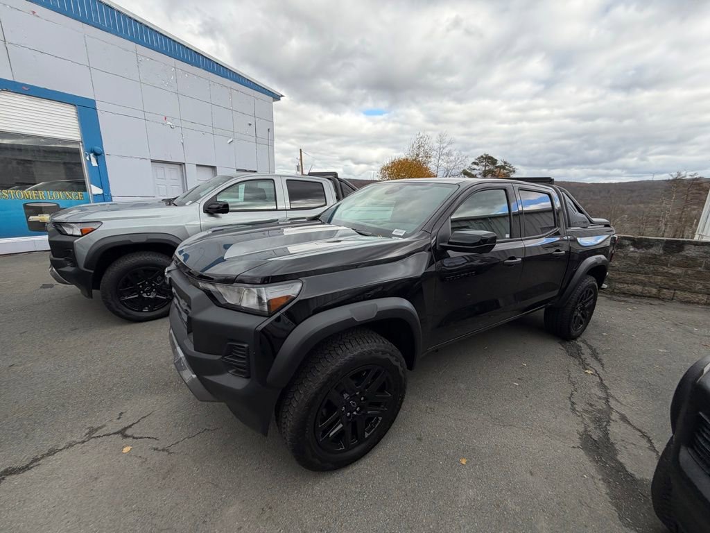 New 2025 Chevrolet Colorado Trail Boss w/ Midnight Edition image 2