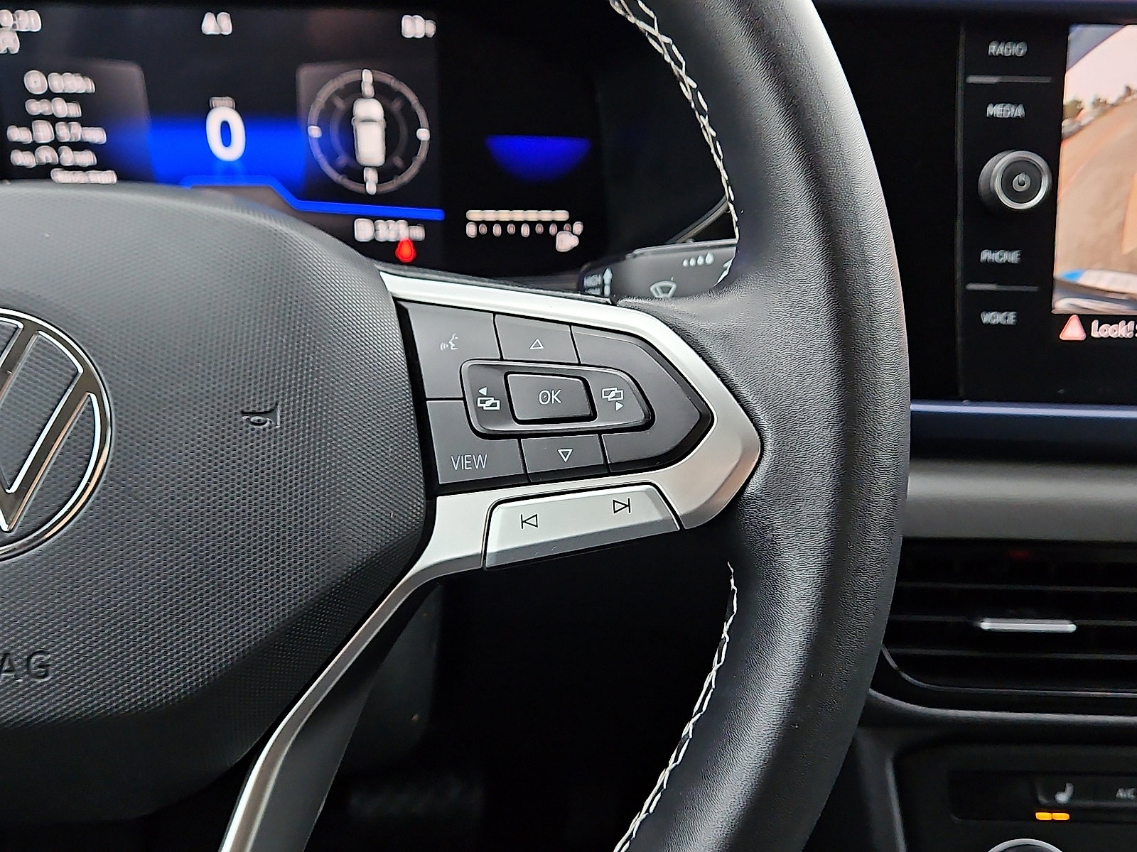 Certified 2022 Volkswagen Taos SE image 17