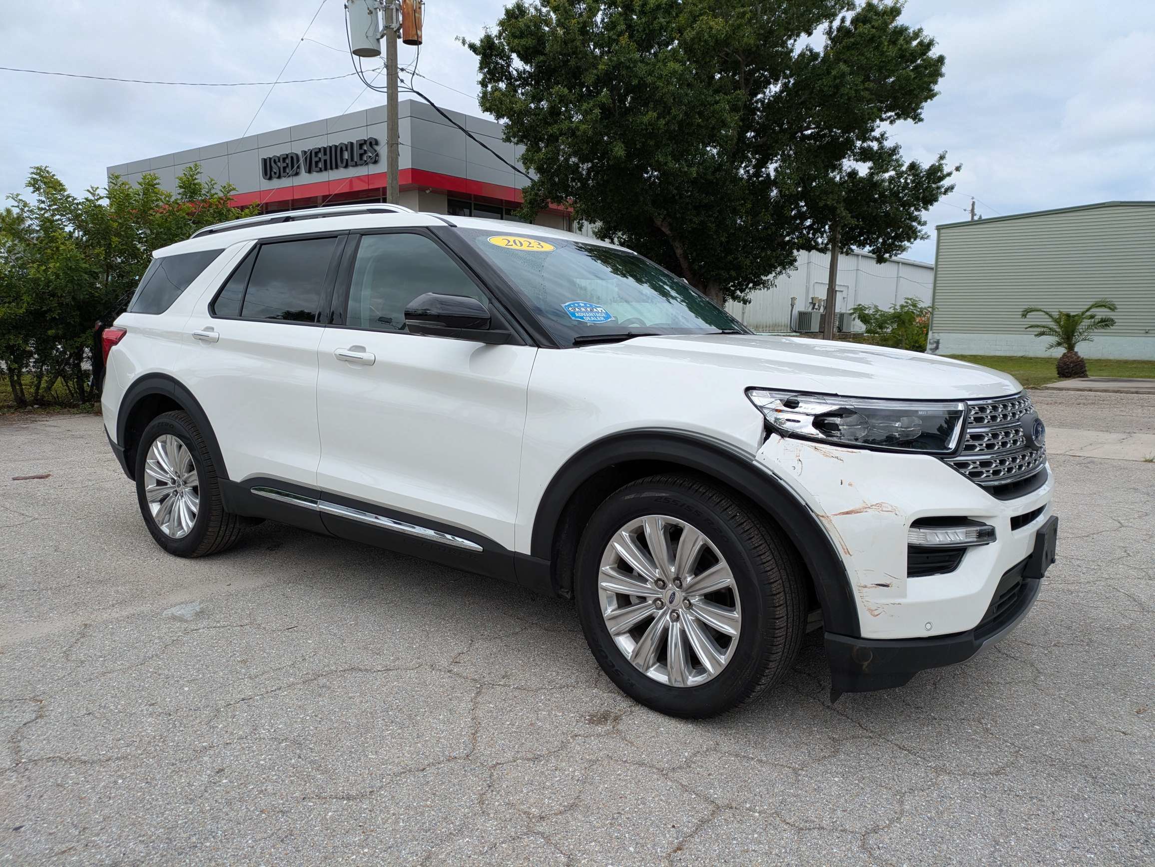 Used 2023 Ford Explorer Limited w/ Limited Technology Package RWD image 2
