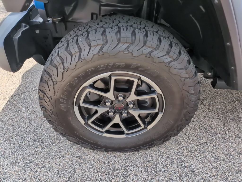 Used 2025 Jeep Wrangler Unlimited Rubicon AWD/4WD image 13