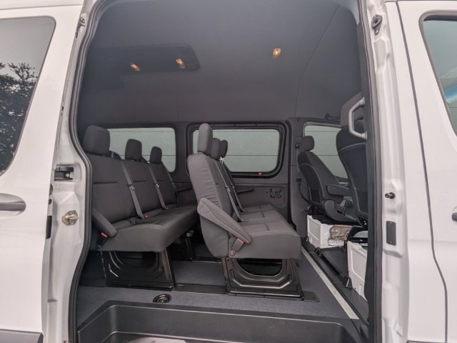 Used 2024 Mercedes-Benz Sprinter 2500 image 30