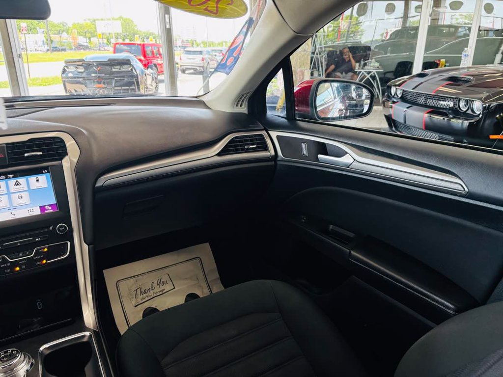 Used 2018 Ford Fusion SE w/ Fusion SE Technology Package FWD image 38