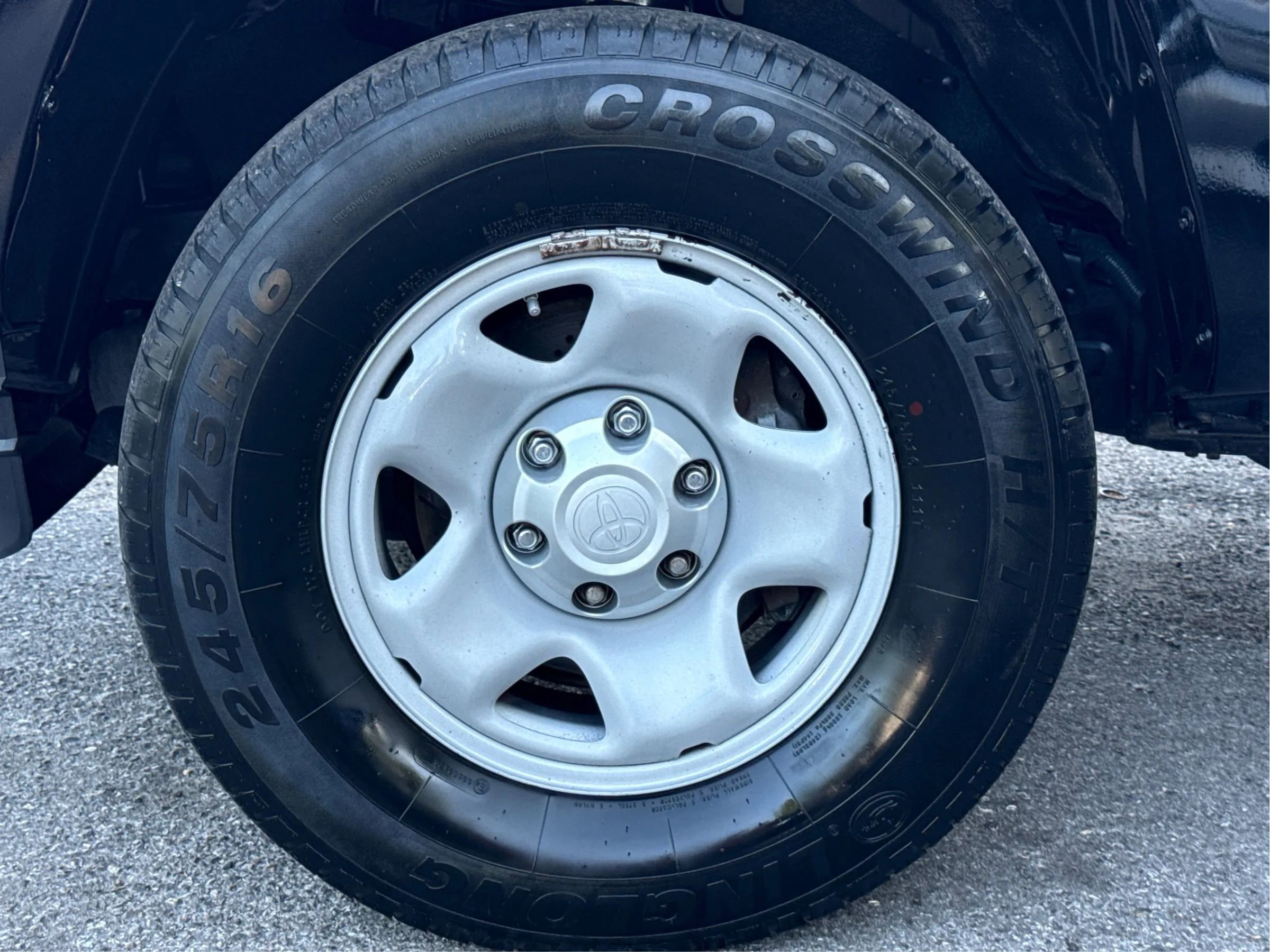 Used 2017 Toyota Tacoma SR image 10