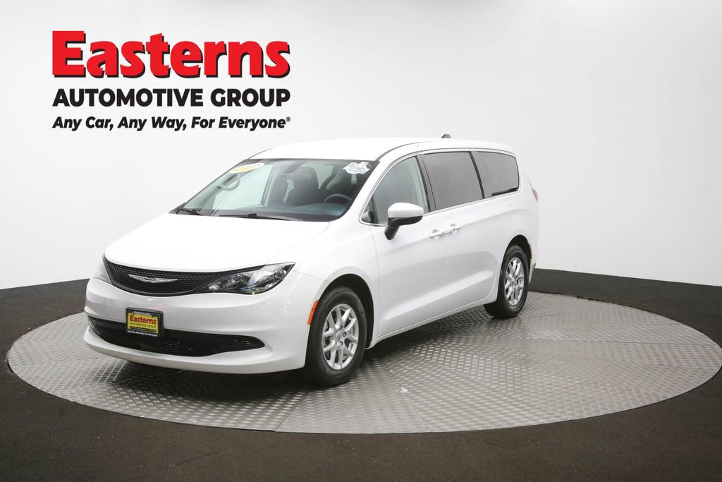 Used 2022 Chrysler Voyager LX image 52