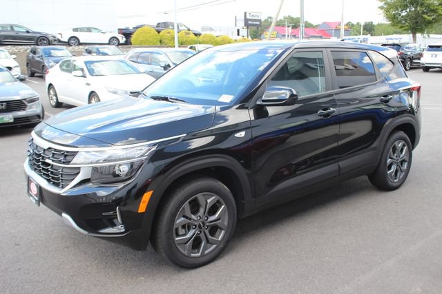 Used 2025 Kia Seltos LX AWD/4WD image 2