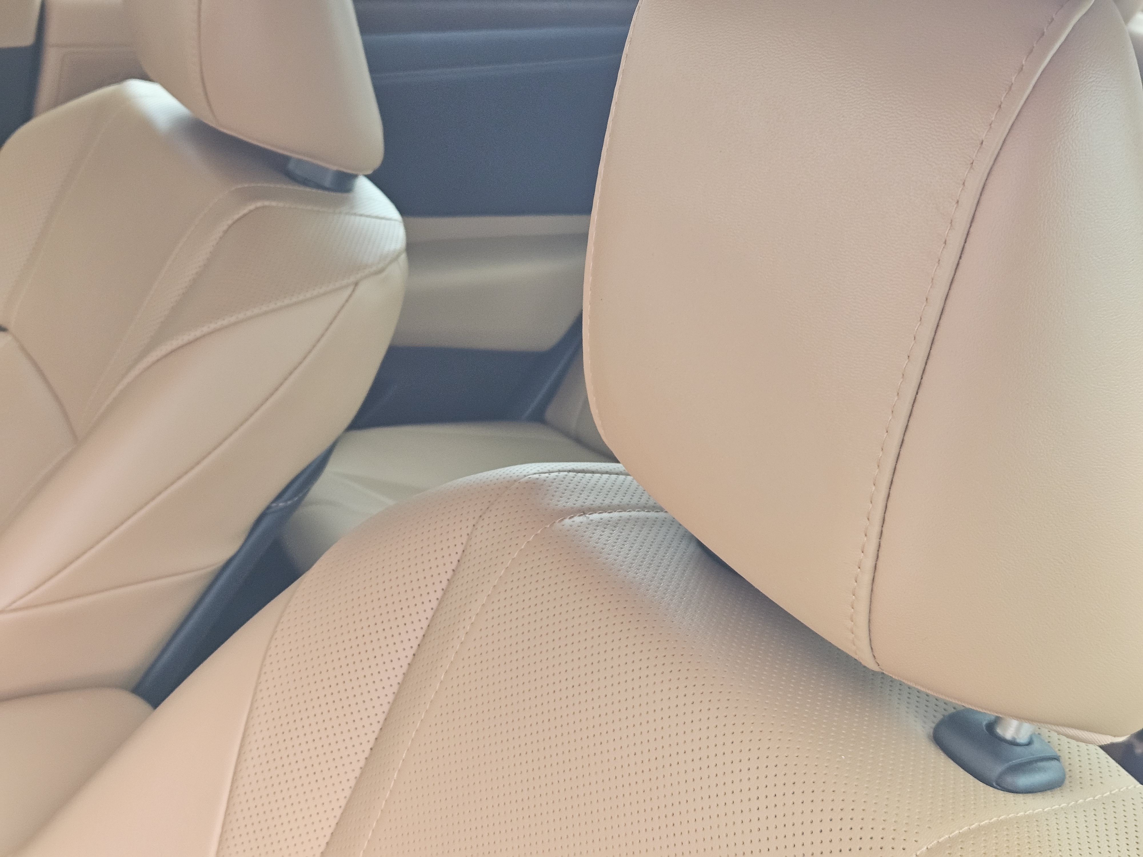Used 2023 Lexus ES 300h Ultra Luxury w/ Accessory Package (Z2) FWD image 16