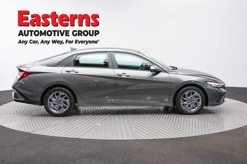 Used 2024 Hyundai Elantra SEL FWD image 4