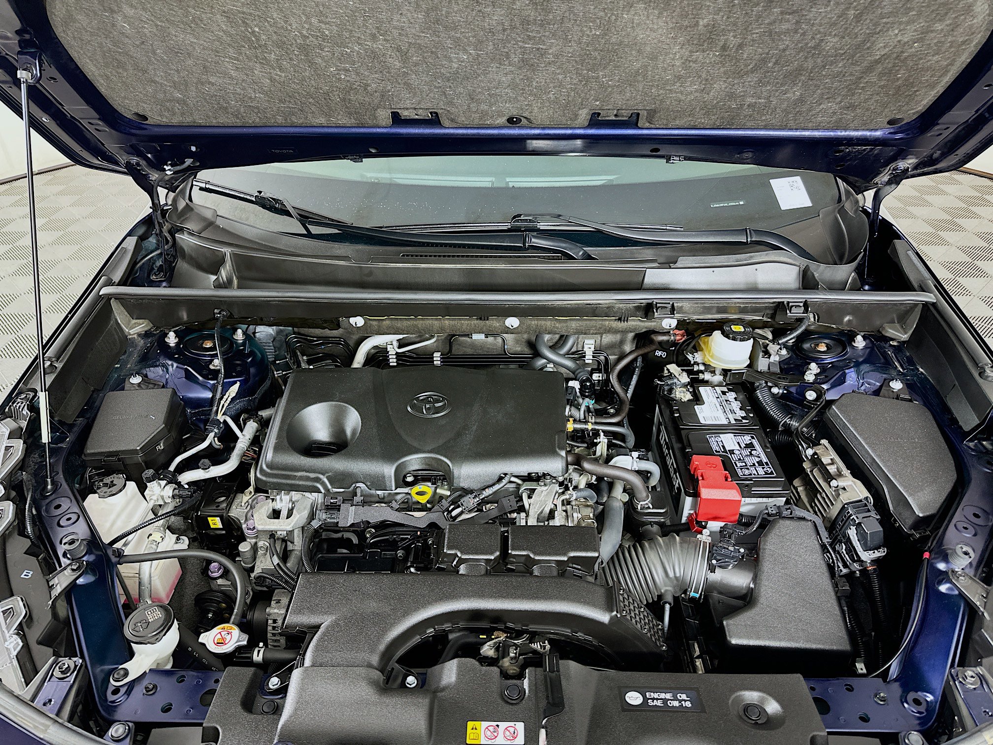 Used 2020 Toyota RAV4 XLE Premium AWD/4WD image 33