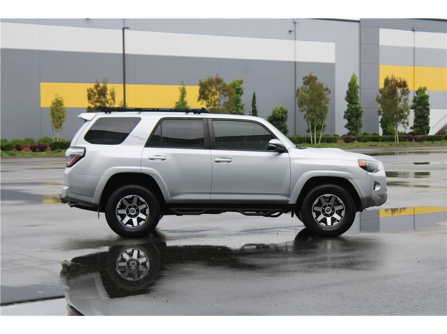 Used 2020 Toyota 4Runner TRD Off-Road Premium w/ Moonroof Package AWD/4WD image 4