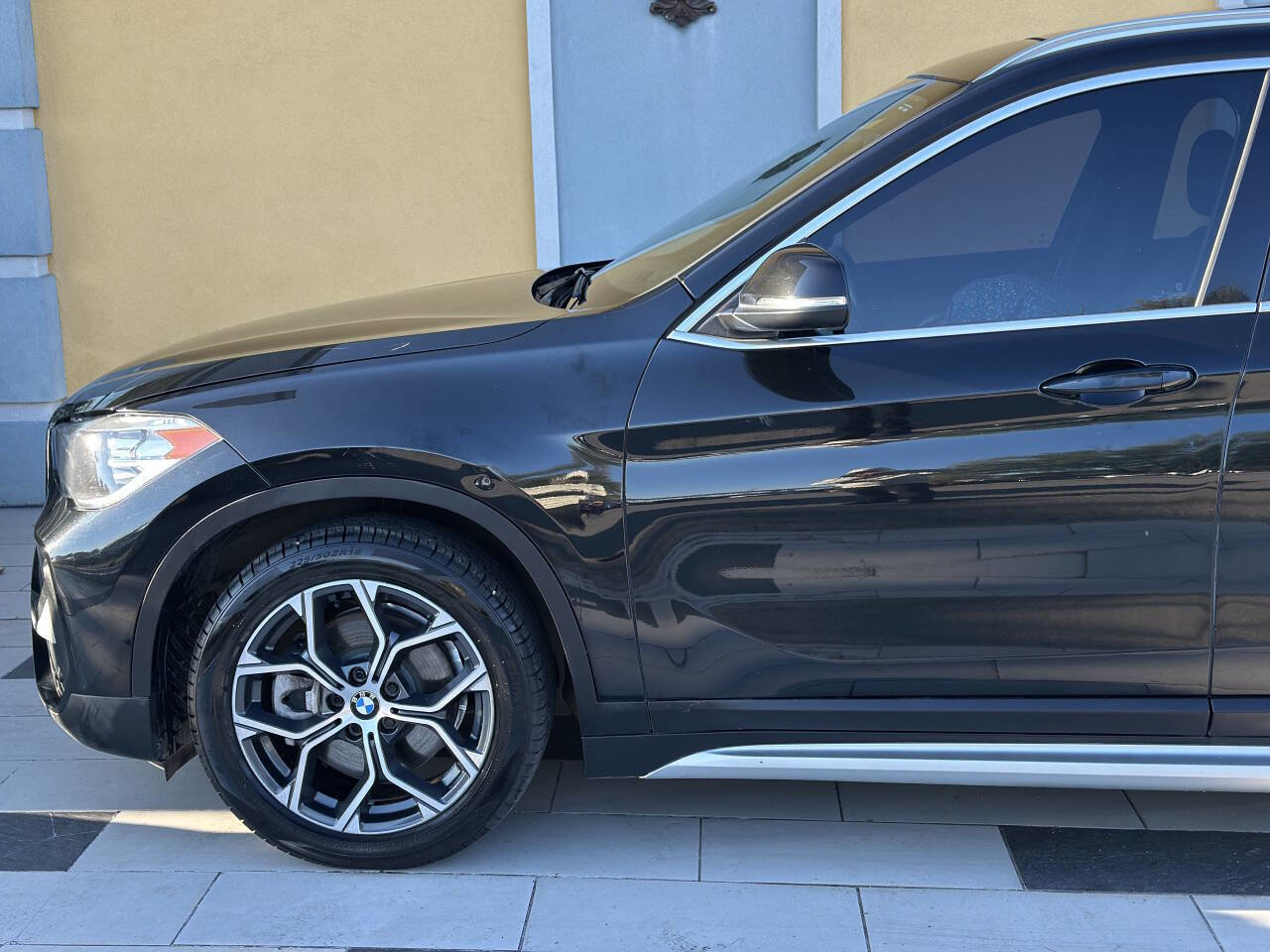 Used 2021 BMW X1 xDrive28i AWD/4WD image 6
