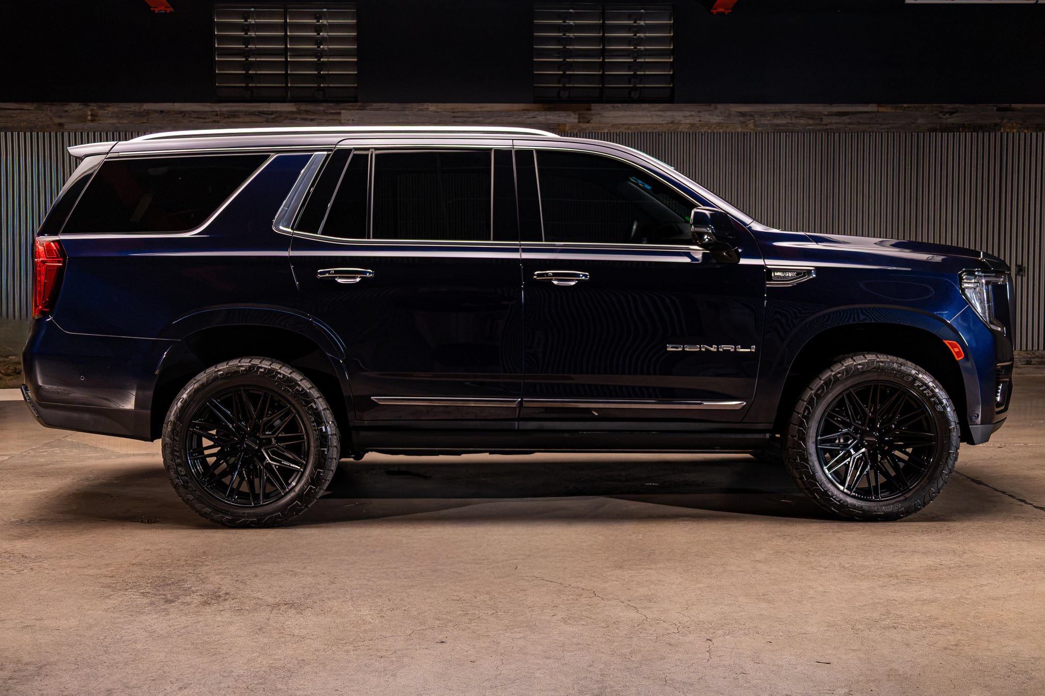 Used 2024 GMC Yukon Denali Ultimate AWD/4WD image 10