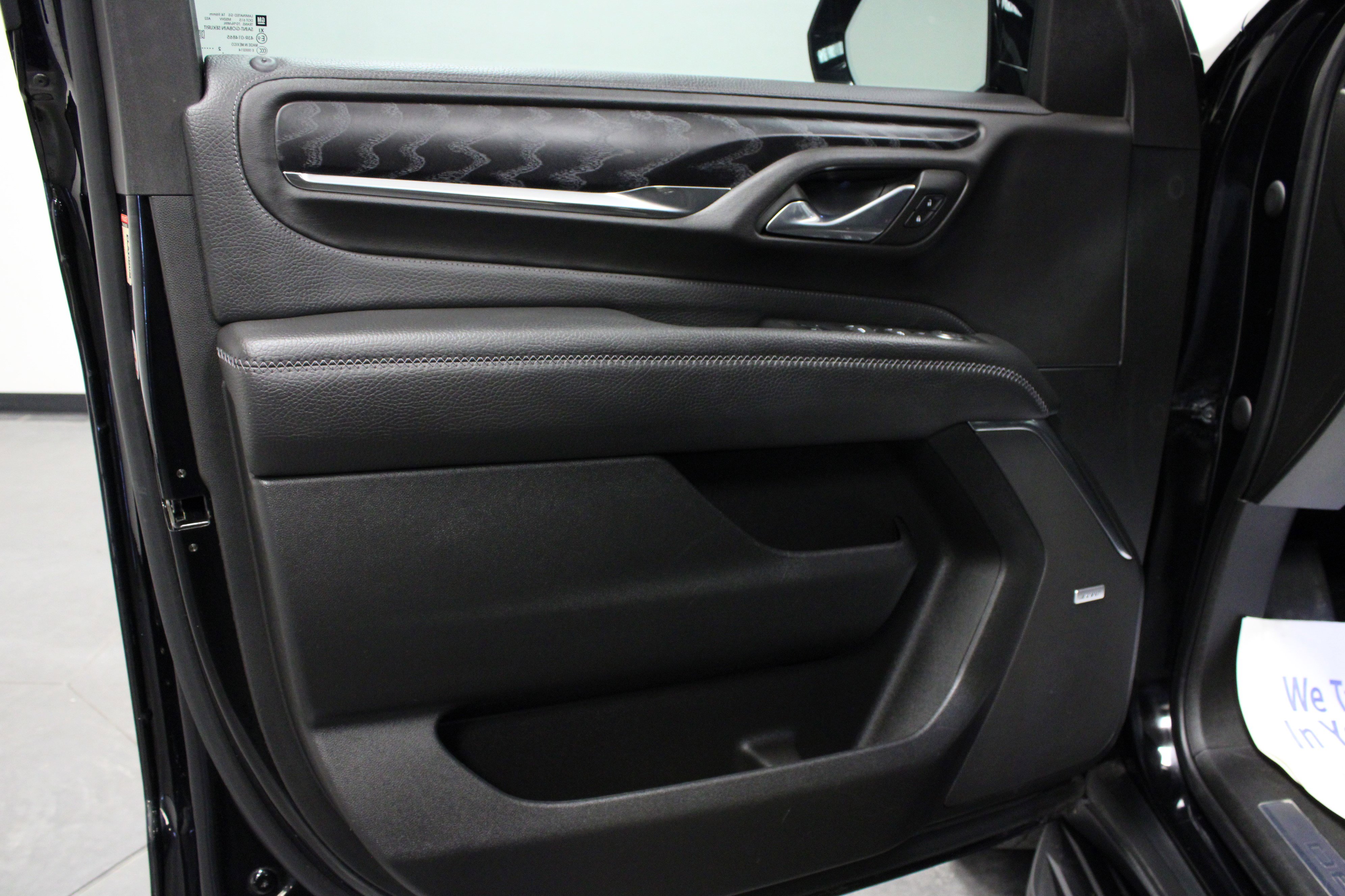 Used 2023 GMC Yukon XL Denali image 11