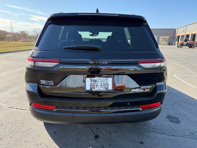 New 2025 Jeep Grand Cherokee Limited w/ Black Appearance Package RWD image 5