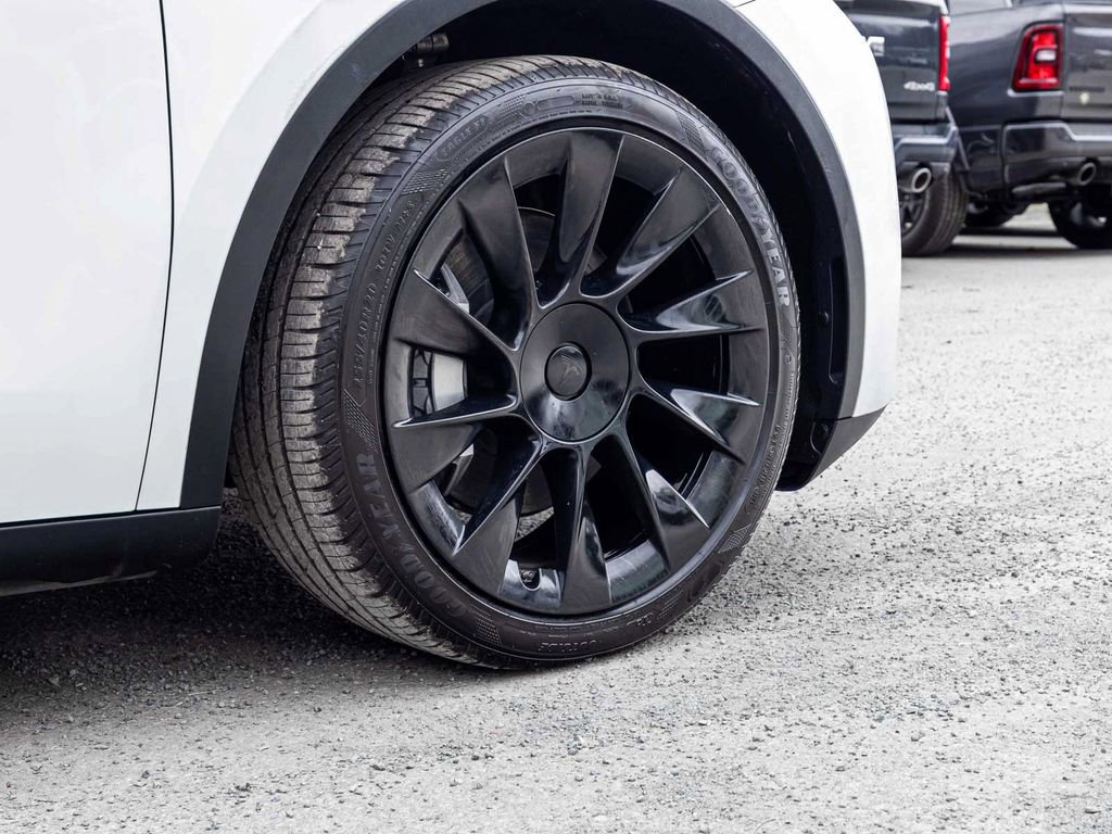 Used 2023 Tesla Model Y Long Range image 10