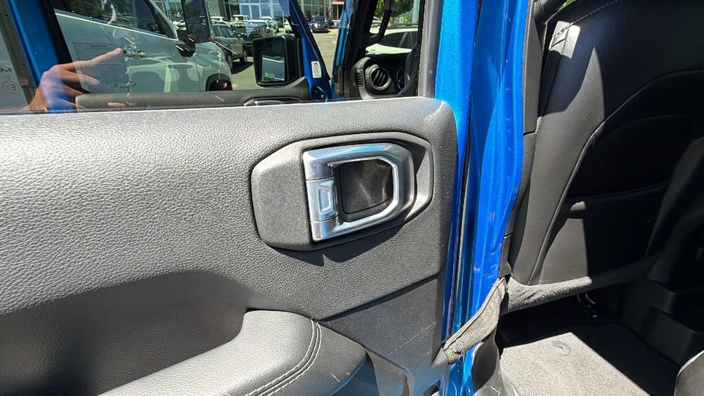 Used 2021 Jeep Wrangler Unlimited Sahara AWD/4WD image 14