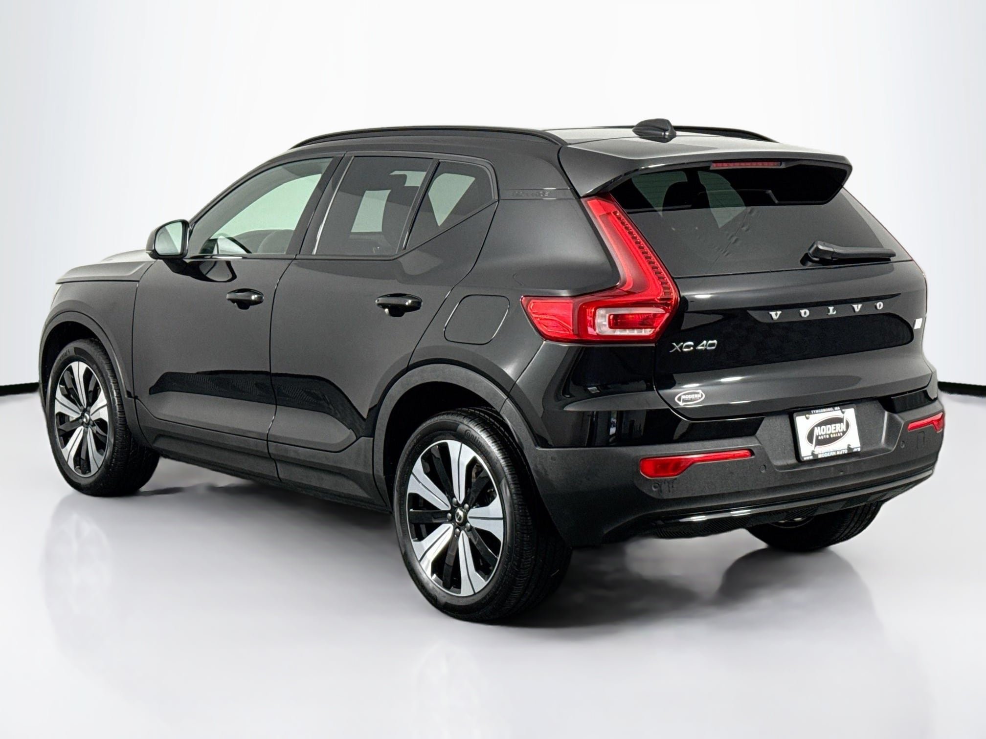 Used 2023 Volvo XC40 Recharge Plus AWD/4WD image 13