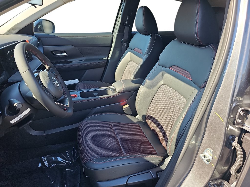 New 2027 Nissan Kicks SR w/ Cold Weather Package FWD image 15