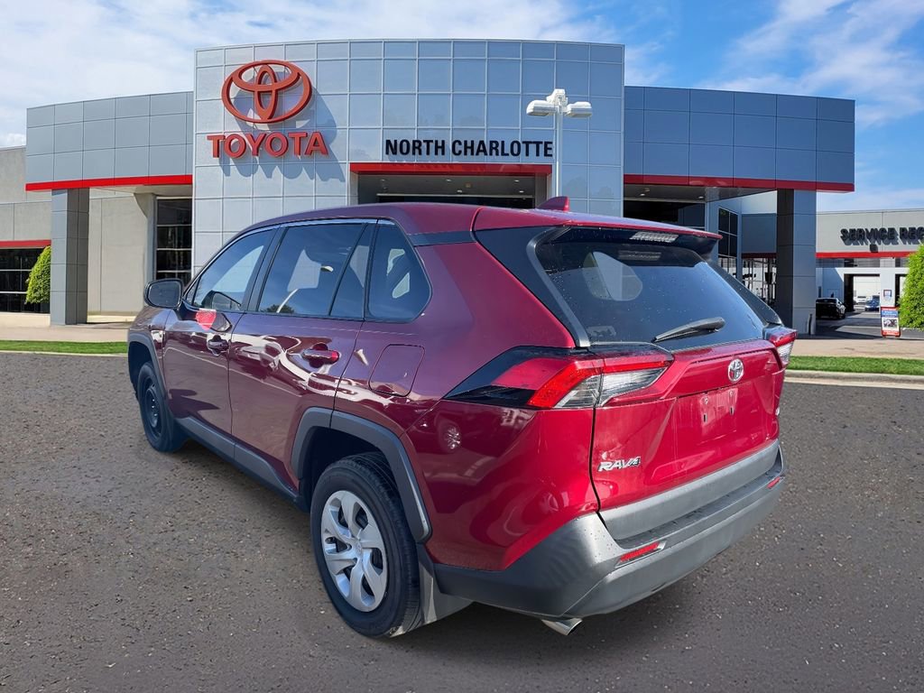 Used 2022 Toyota RAV4 LE image 7