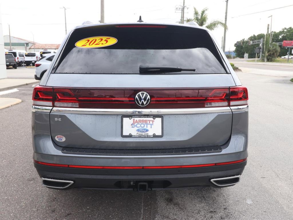 Used 2025 Volkswagen Atlas SE image 10