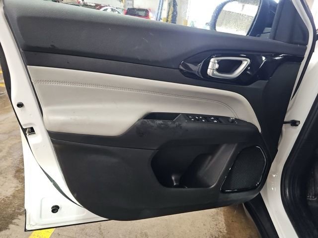 Used 2025 Jeep Compass Limited image 12