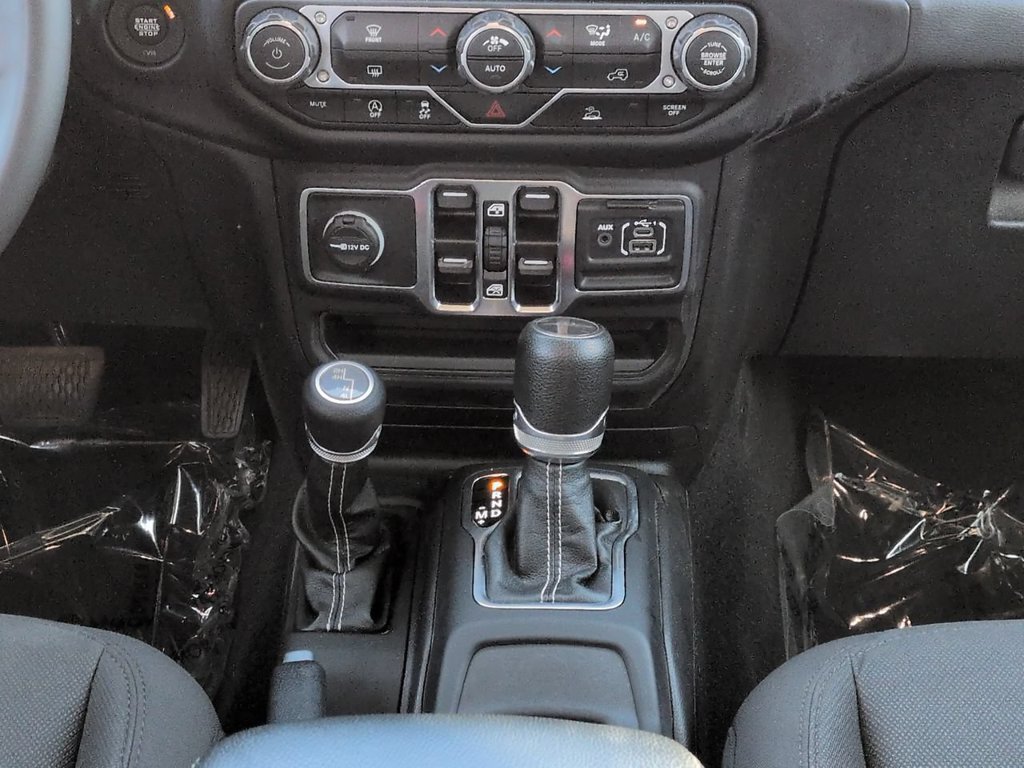 Used 2023 Jeep Gladiator Overland AWD/4WD image 19