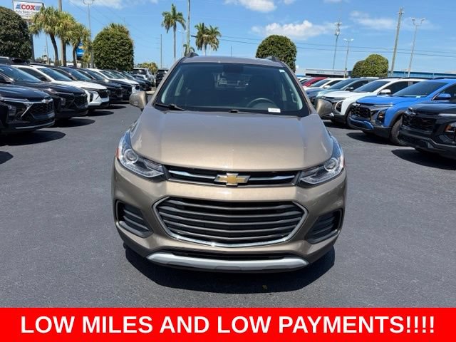 Used 2021 Chevrolet Trax LT w/ LT Convenience Package FWD image 2