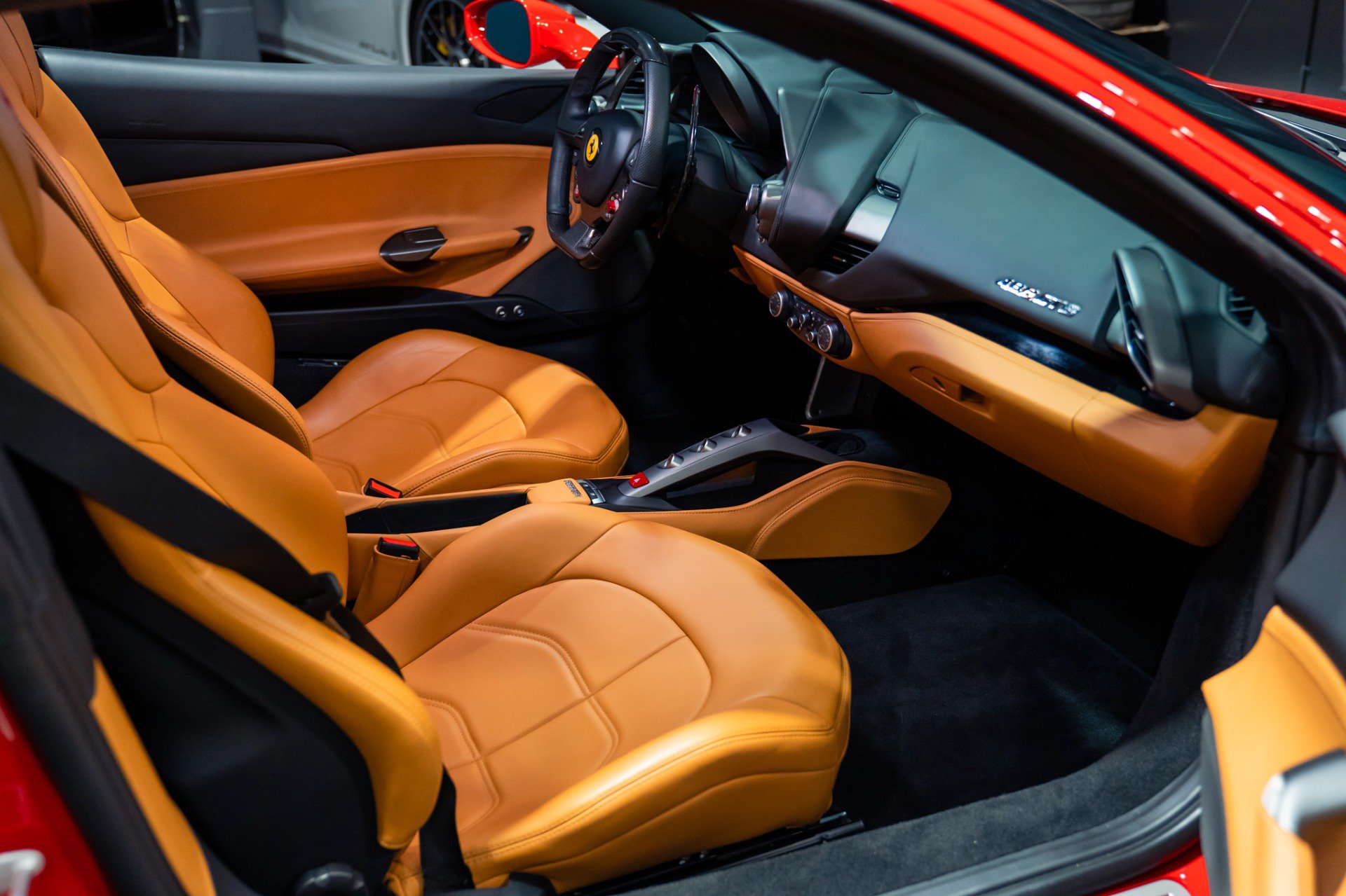 Used 2018 Ferrari 488 GTB RWD image 2