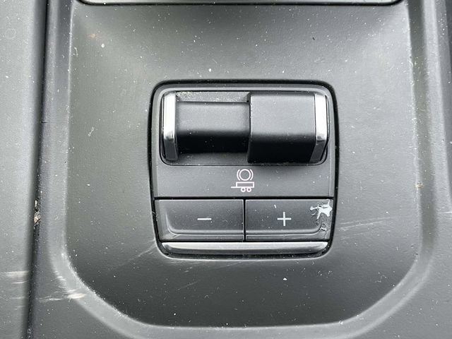 Used 2022 GMC Sierra 1500 AT4X image 25