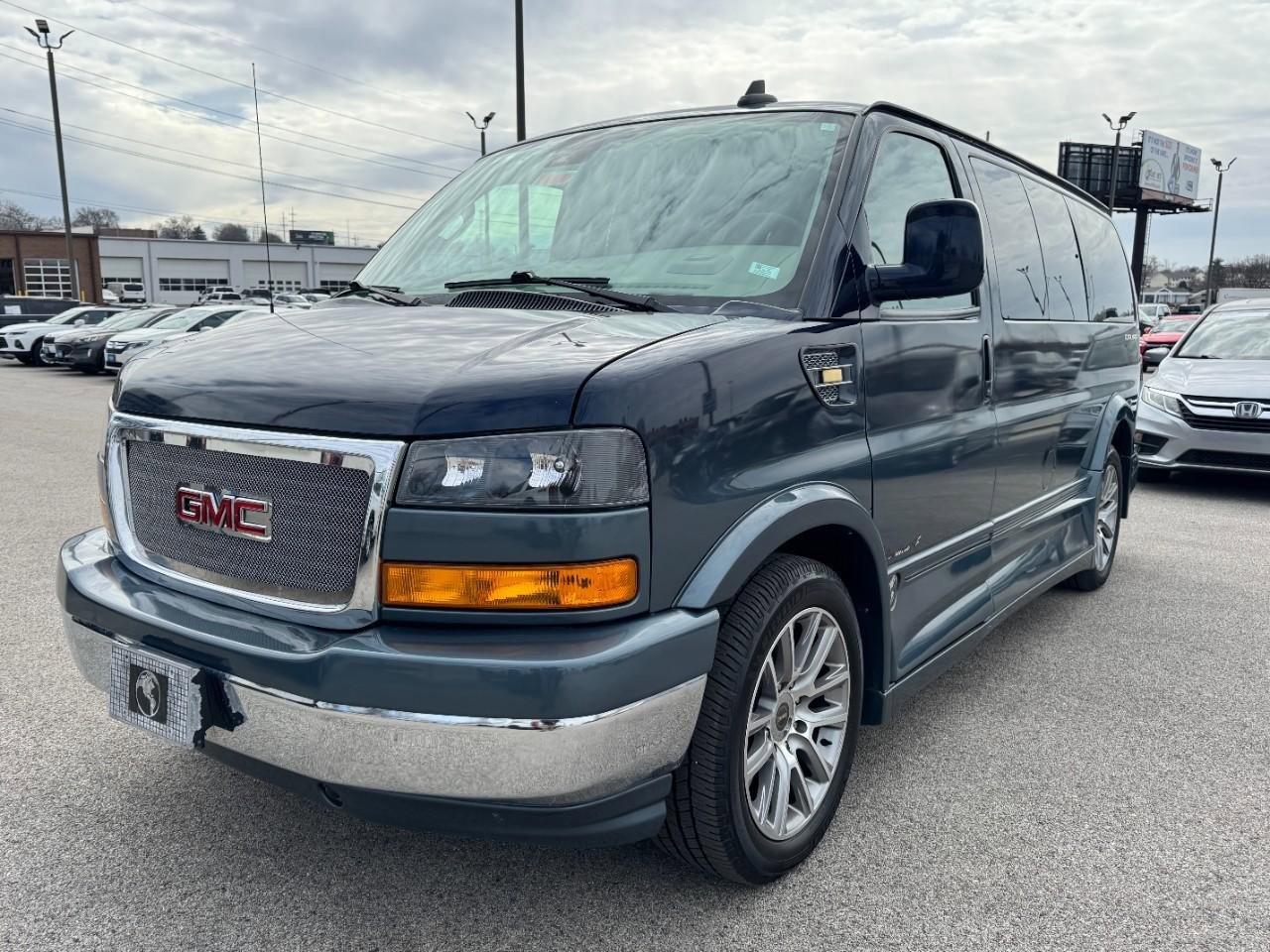 Used 2020 GMC Savana 2500 w/ Enhanced Convenience Package image 8
