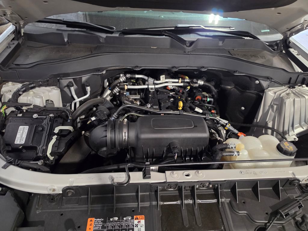 Used 2022 Ford Explorer XLT w/ Equipment Group 202A AWD/4WD image 9