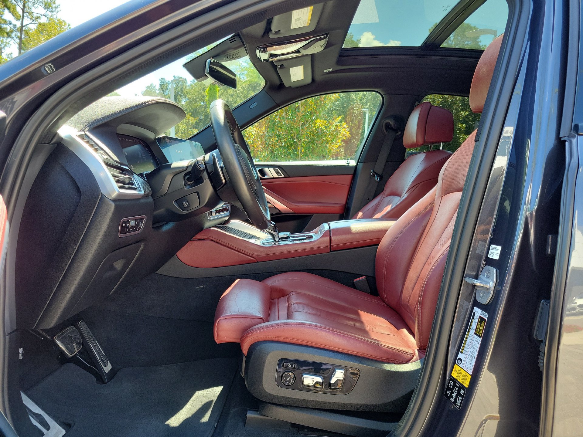 Used 2020 BMW X6 M50i AWD/4WD image 25