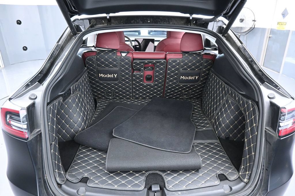 Used 2024 Tesla Model Y Performance AWD/4WD image 37