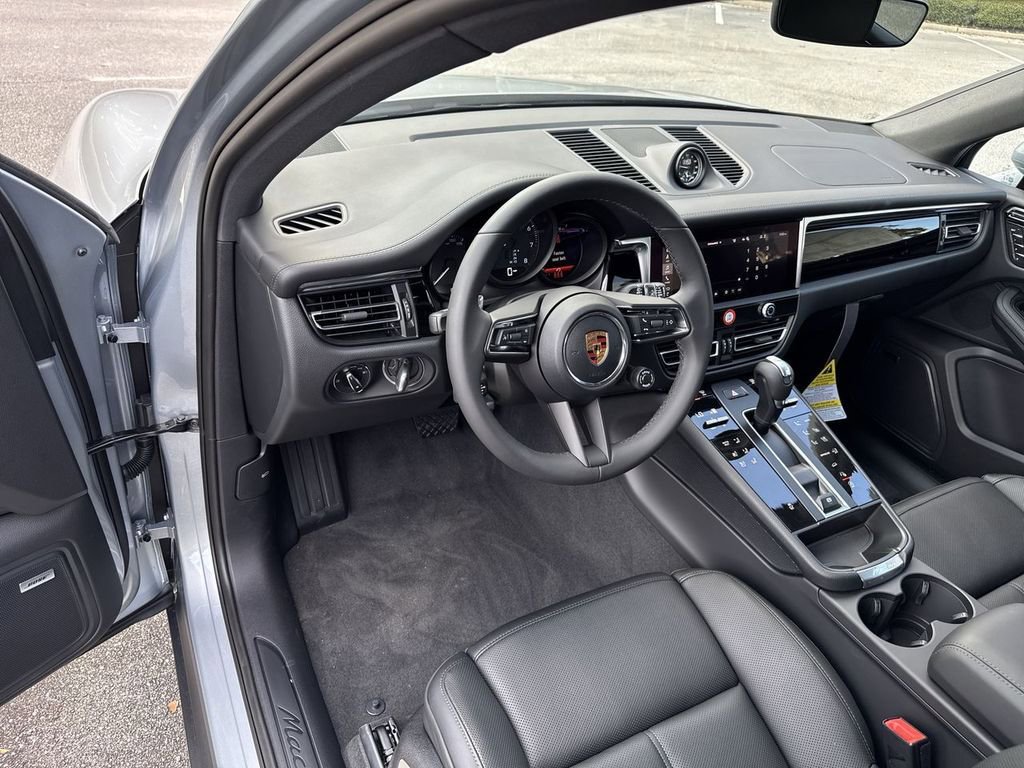 Certified 2026 Porsche Macan image 4
