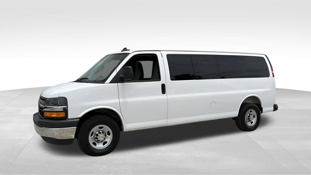 Used 2025 Chevrolet Express 3500 LT w/ LT Preferred Equipment Group RWD image 2